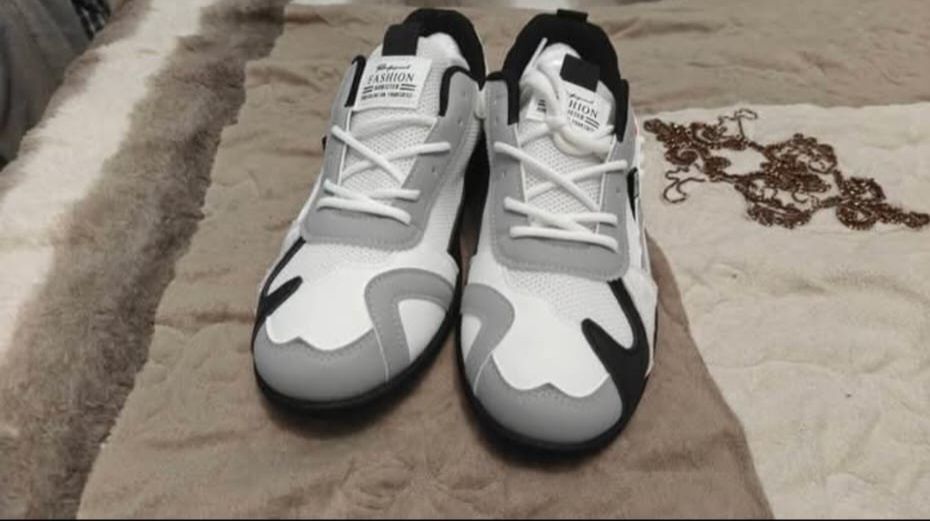 Adidasi sport noi