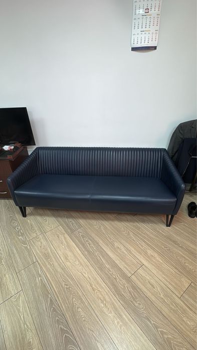 Продам кожаный диван в отличном состоянии