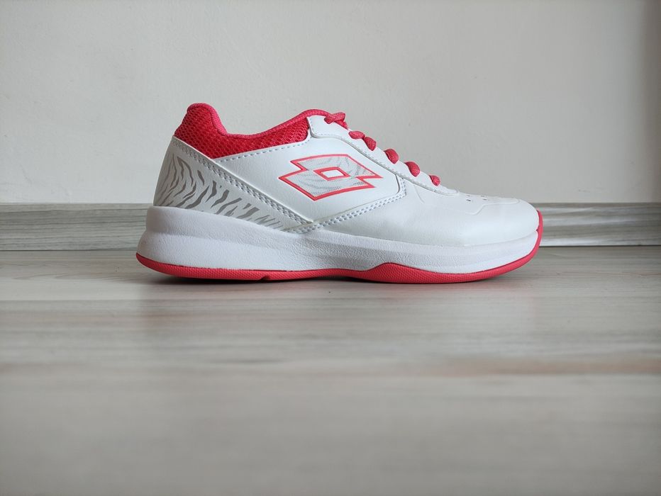 Дамски спортни обувки Лото - Lotto