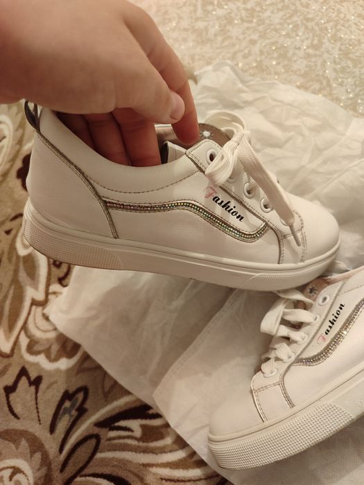 Кросовки белые б