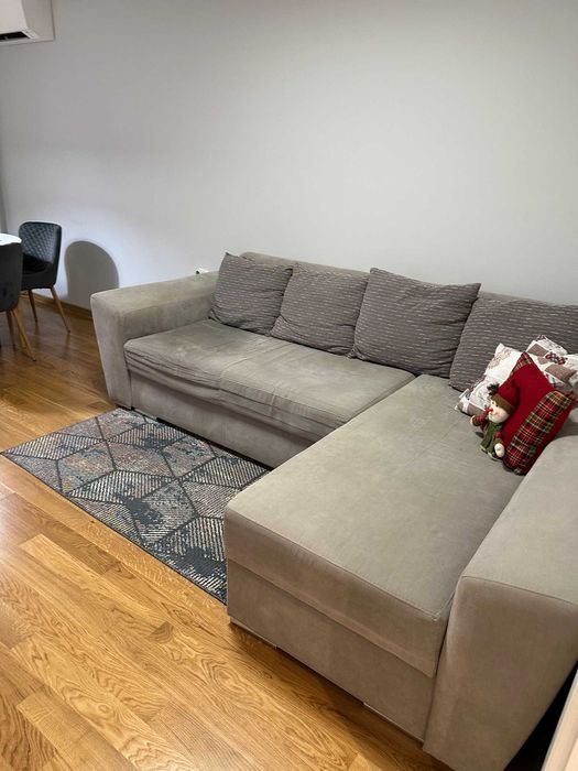 Продавам разтегателна холова гарнитура в много добро състояние