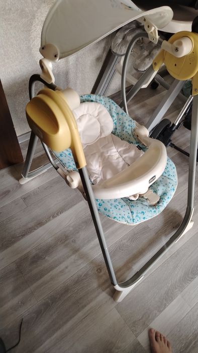 Продам шезлонг качеля chicco