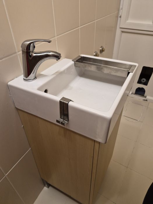 Продам раковину со шкафом