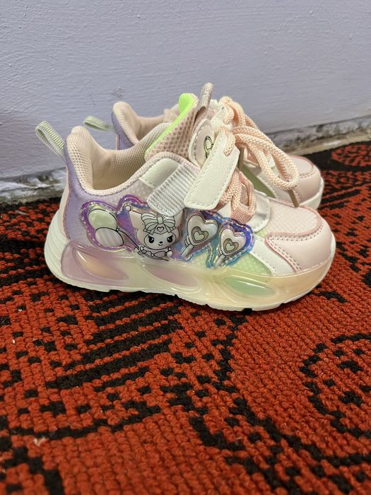 детский кроссовки новый