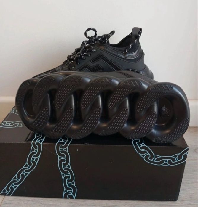 Versace chain reaction