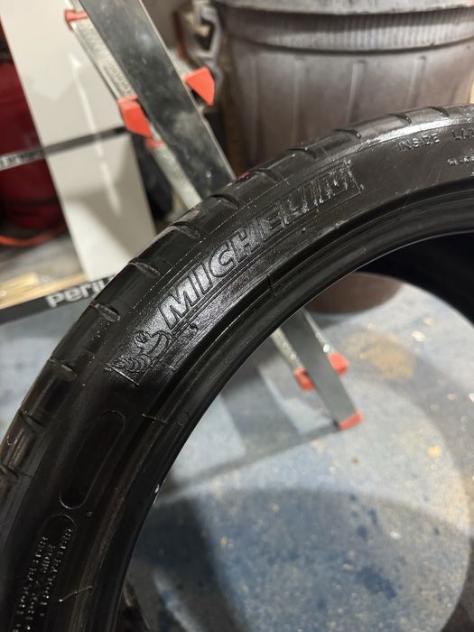 Продам в отличном состоянии michelin pilot super sport 255/35 и 285/30