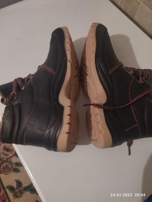 Продам спецботинки