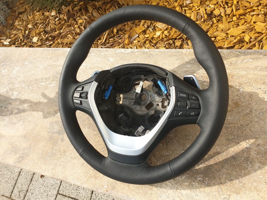 Volan sport cu padele ca nou f20 f25 f30 f31 f32