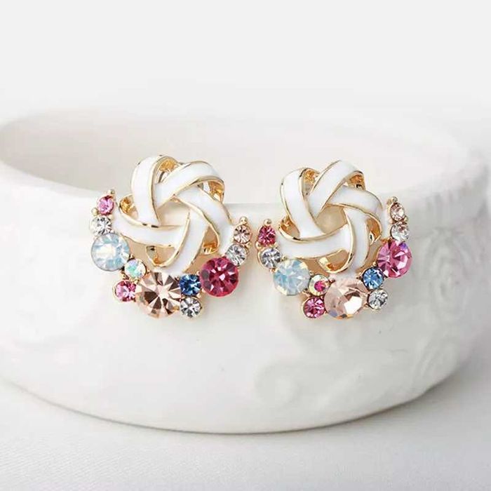 Нови обеци с камъчета