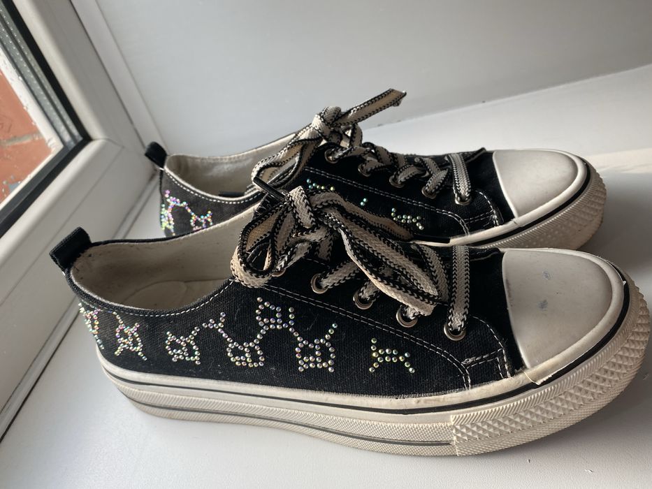 Кеды продаются (25 см)