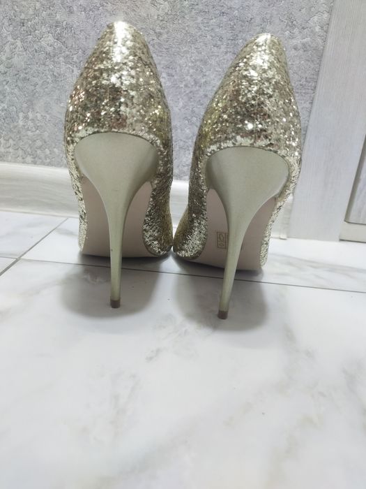 Туфли привозные из Англии.