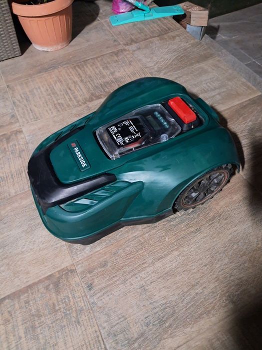 Robot tuns gazon Parkside