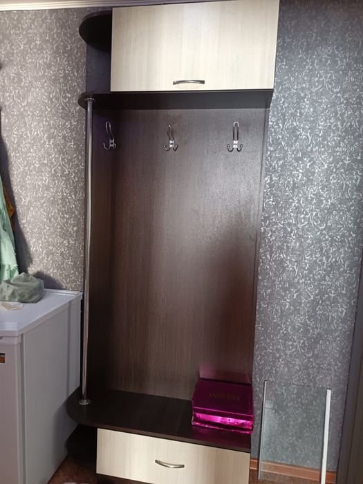 Продам прихожую хорошую.