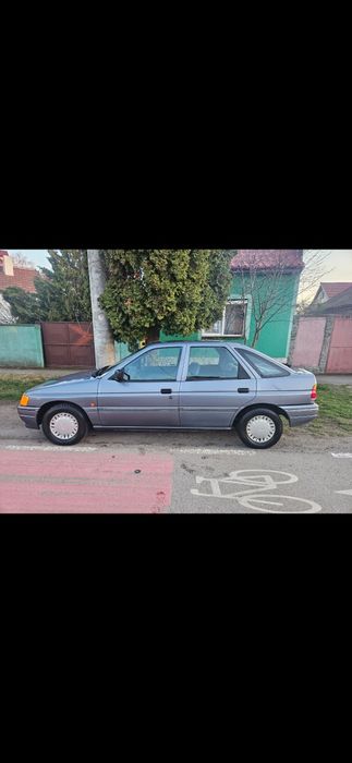 Ford Eacort 1.6 benzină  ghia