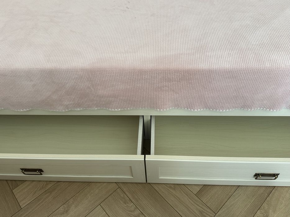 Продам 2 б/у кровати 90×200 см