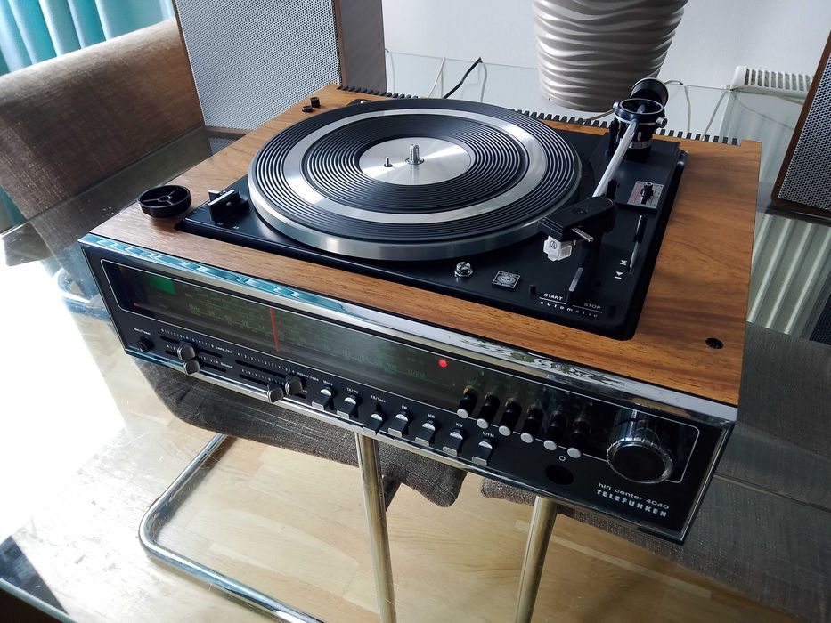 Telefunken 4040 HI-FI center cu pick-up PE 3046 , radio si amplificare 2 X 22 Wati 4 Ohmi si boxe Nordmende LB 400 complet revizuit