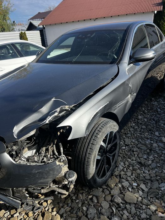 Mercdes E300e 4matic plug in hibrid avariat, AVARIATE