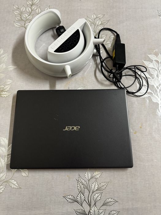 Продам Ноутбук Acer ,колонка в подарок