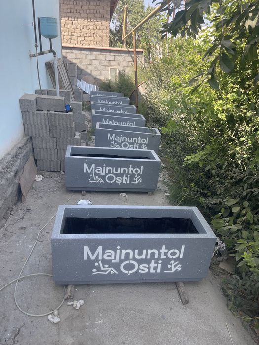 Sikameka va urnalar gul tuvaklar