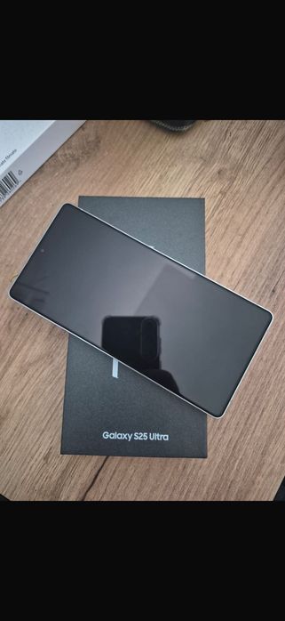 Samsung Galaxy S25 Ultra 512 gb , 12 gb ram .