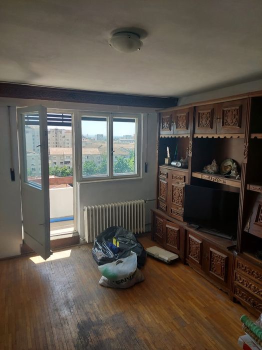 Apartament 3 camere AN etaj 8/8 zona Rogerius