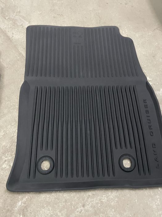 Оригинальные полики Land Cruiser 300