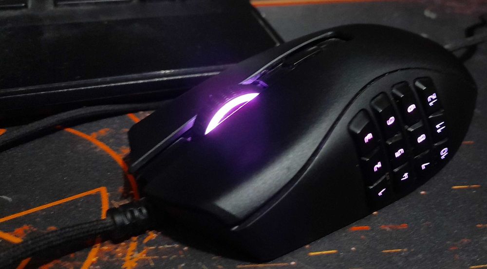 Mouse gaming Razer Naga X 16 butoane programabile switchuri optice RGB