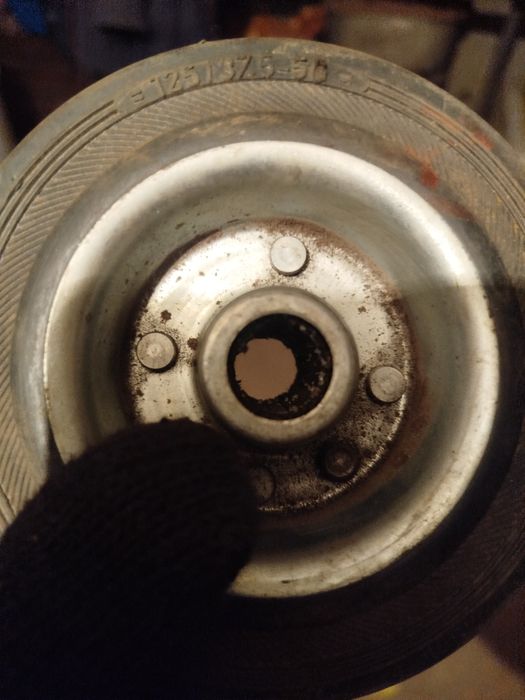 Продам колеса на тележку