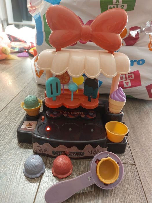 Stand vânzare inghetata jucarie