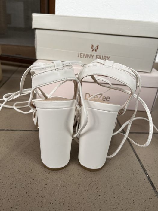 Sandale albe de ocazie