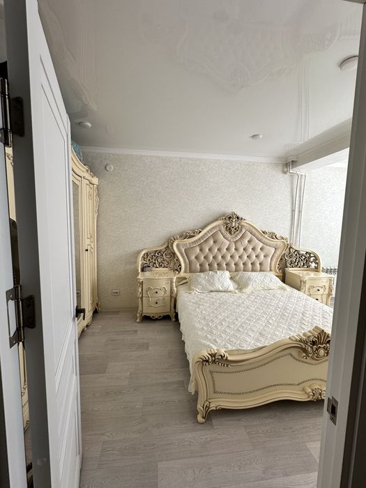 Продам спальный гарнитур