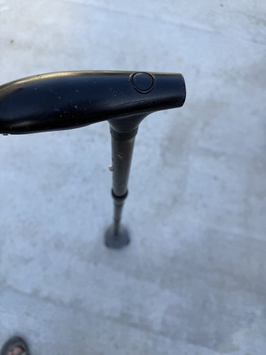 Baston cu rglaj pe inaltime si lanterna in el