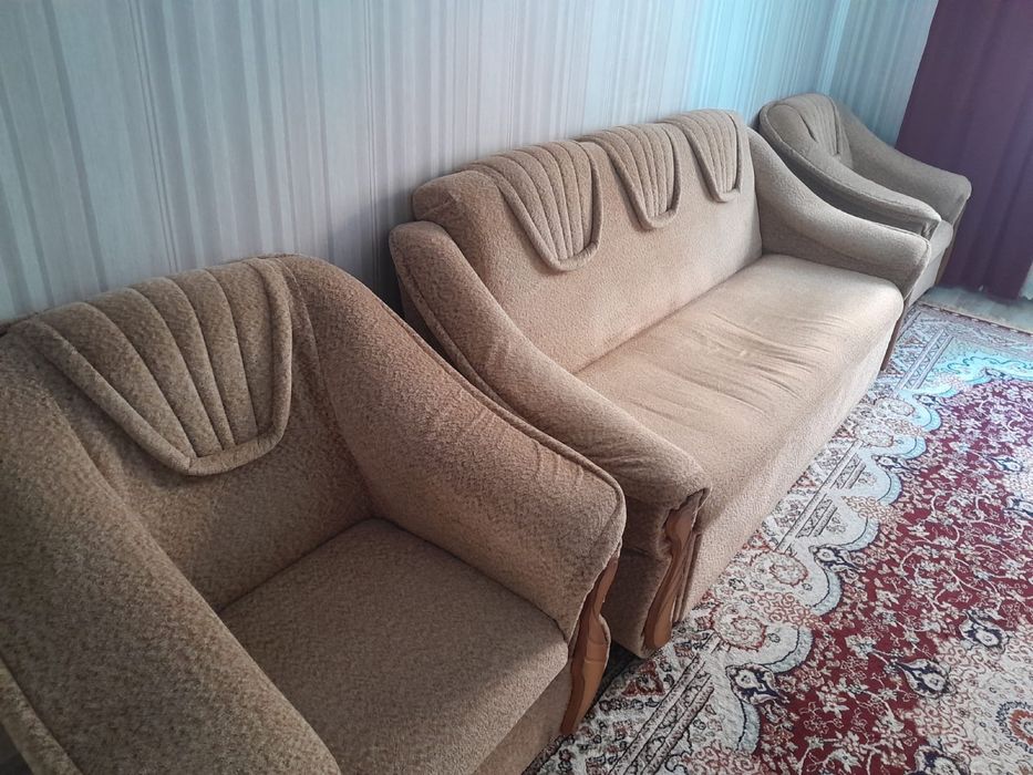 Продам диван с креслами