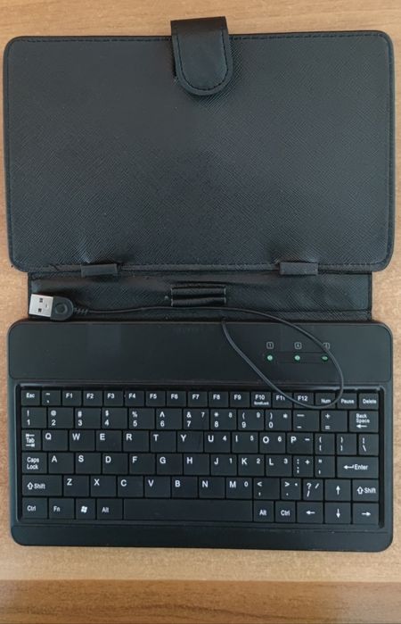 Husa tableta cu tastatura