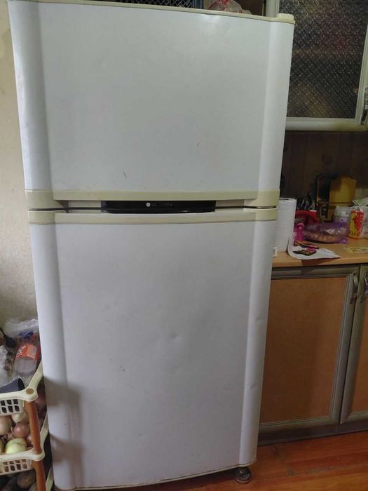 Холодильник LG б/у, большой объём 628 л, рабочий