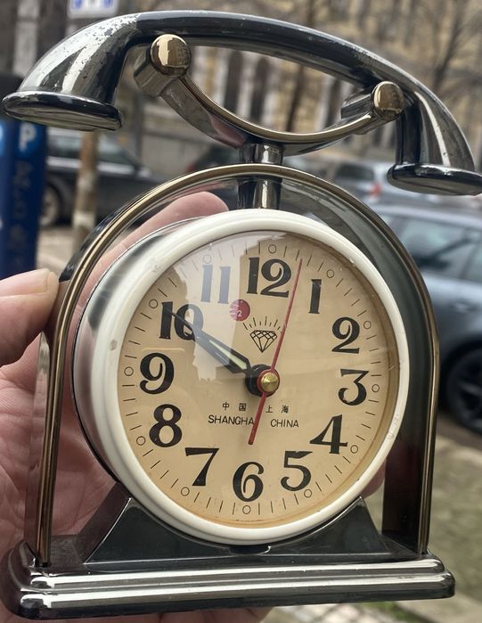 Стар механичен китайски будилник