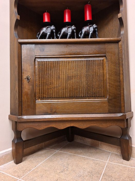 Винтидж ъглова витрина