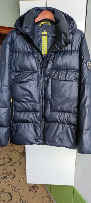 Распродажа: куртки, шубы, шапка.