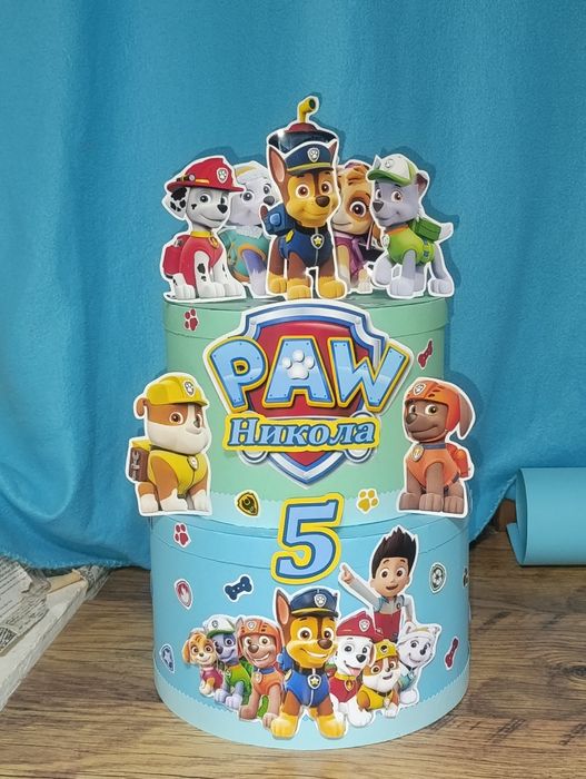 Картонена  "торта" с 3D ефект.