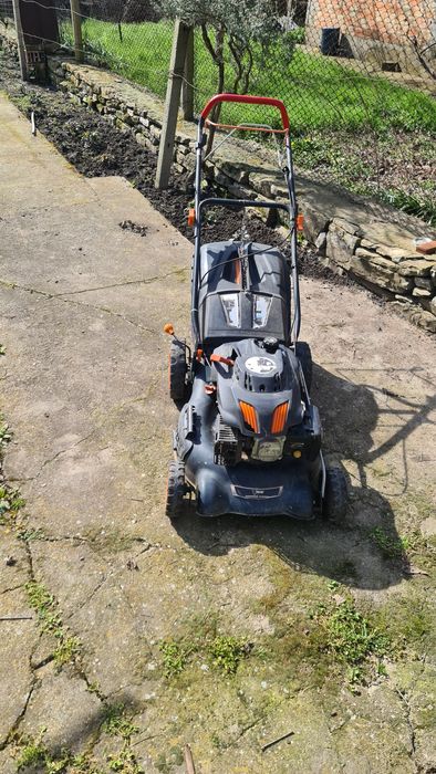 Бензинова самоходна косачка