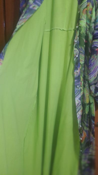 Вечернее красивое платье с длинными рукавами