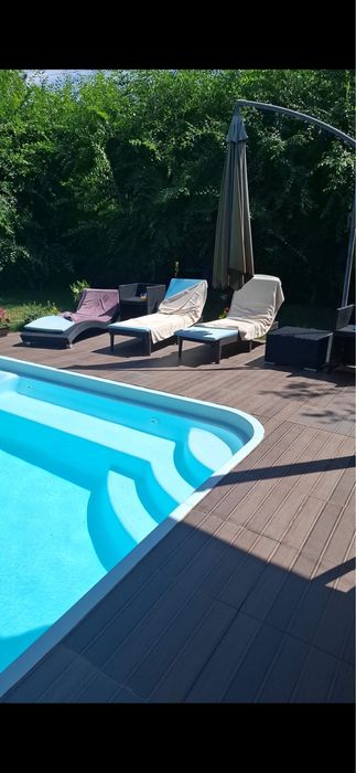 Vand casa cu piscina , teren 1000 mp, la 100 m de lac