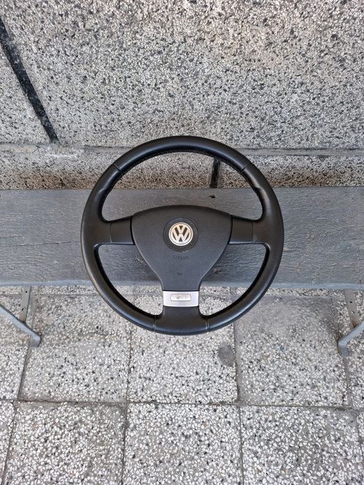 Трилъчев кожен волан за Фолксваген VW GT Пасат 6 Голф 5 Кади Туаран