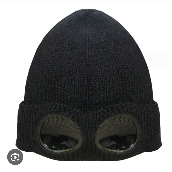 Черна зимна мъжка шапка