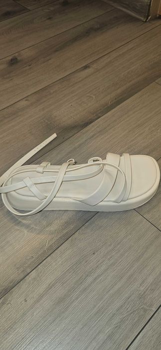 Сандали Bershka, кремави, 37 размер