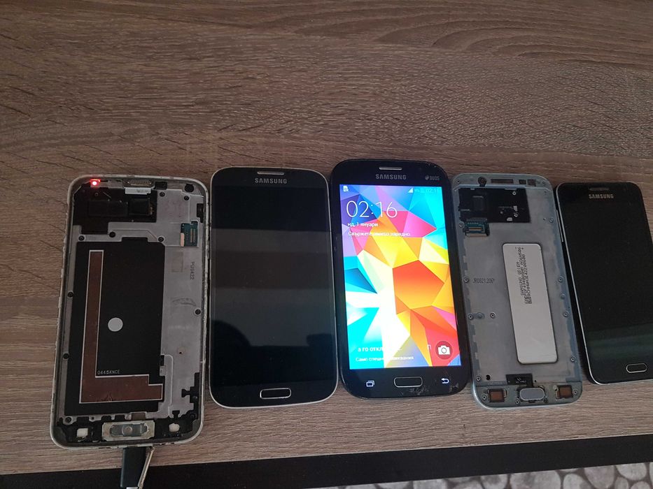 Телефони за части