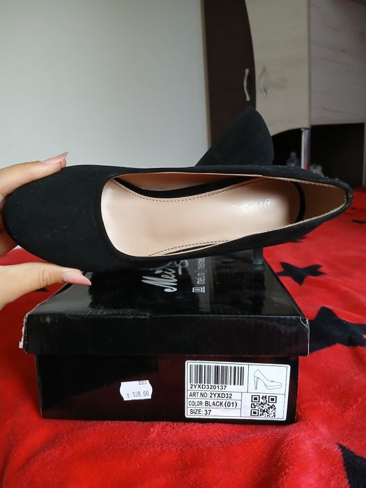 Vând pantofi cu toc