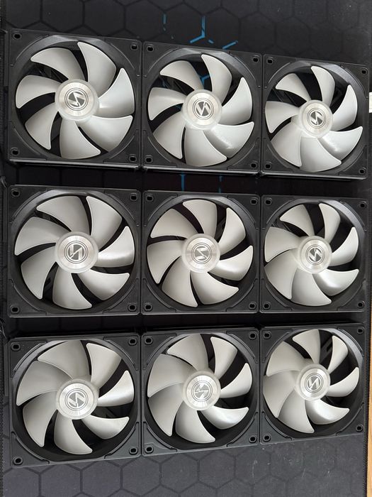 Set ventilatoare LianLi UniFan AL120 si controller(9 buc)