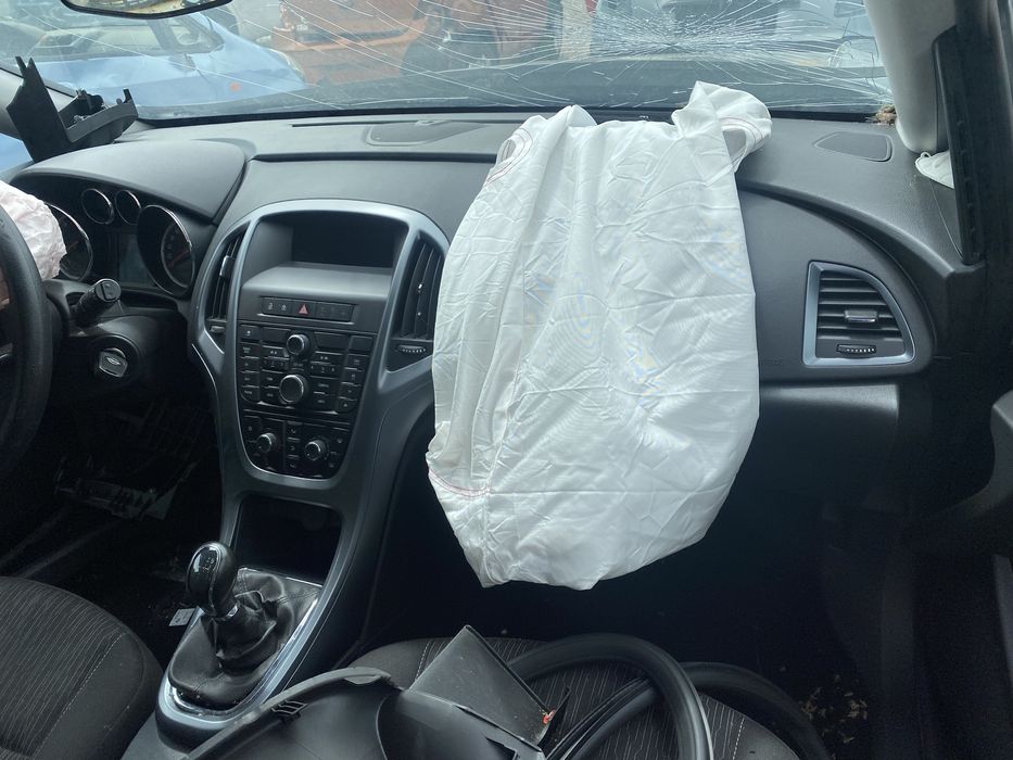 Опел Астра J 1.7 cdti 131кс на части