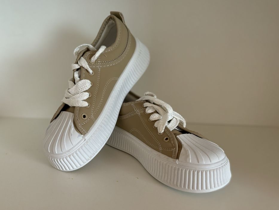 Бесплатно одежда.